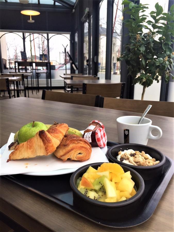 Hotel De La Gare - Restaurant Bistro Quai 라로츠수르욘 외부 사진