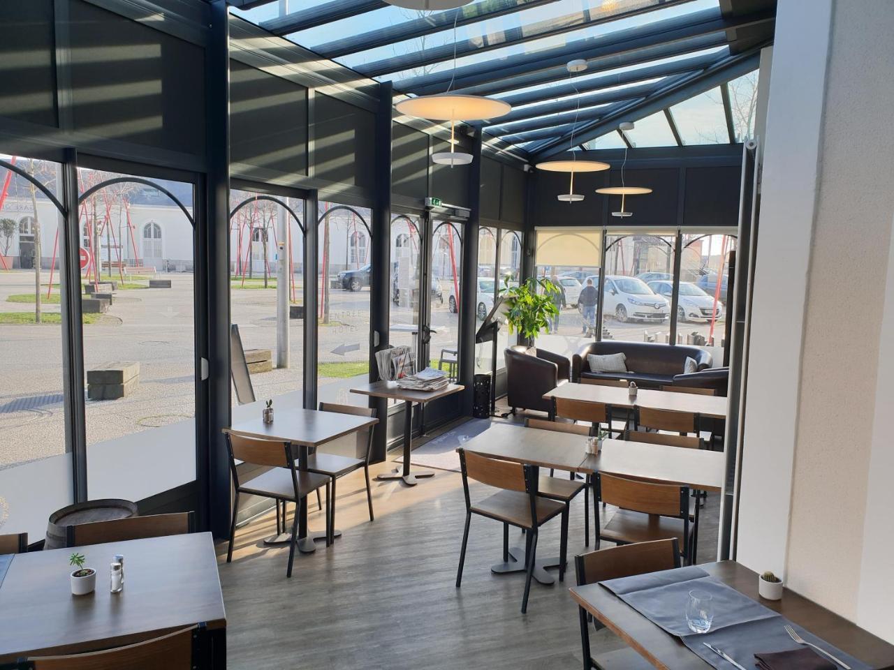 Hotel De La Gare - Restaurant Bistro Quai 라로츠수르욘 외부 사진