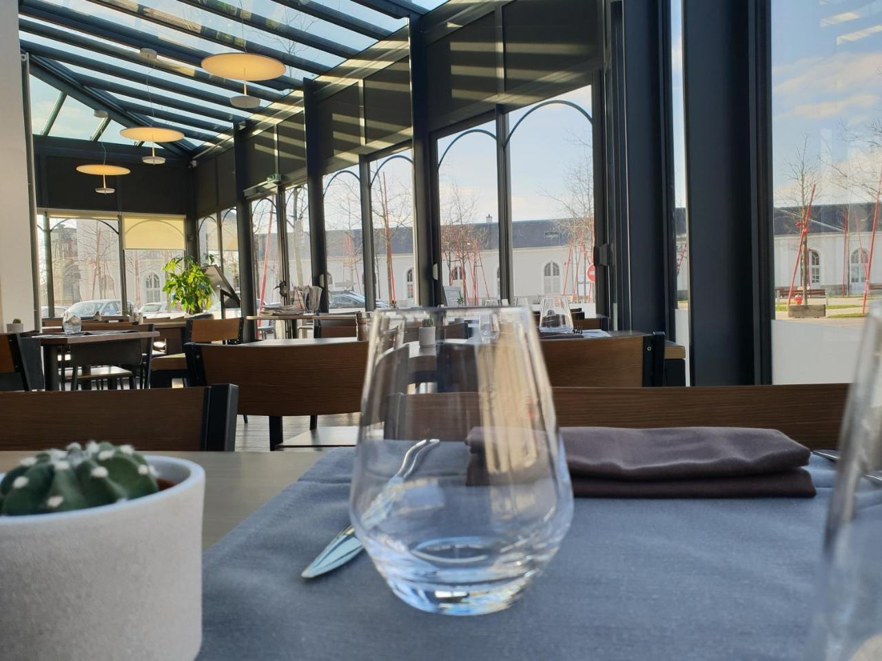 Hotel De La Gare - Restaurant Bistro Quai 라로츠수르욘 외부 사진